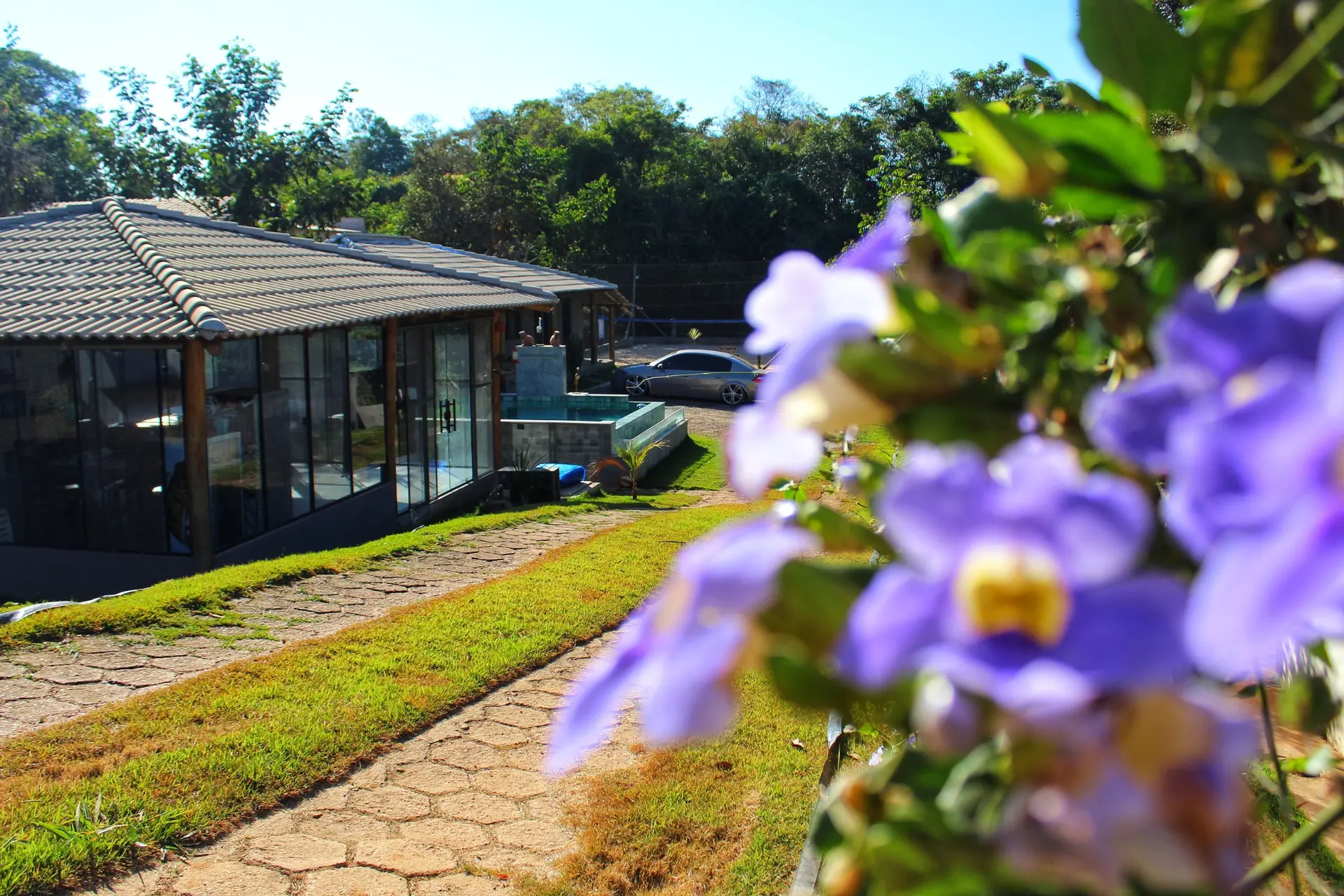 Casa e jardim do Recanto Ouro Fino